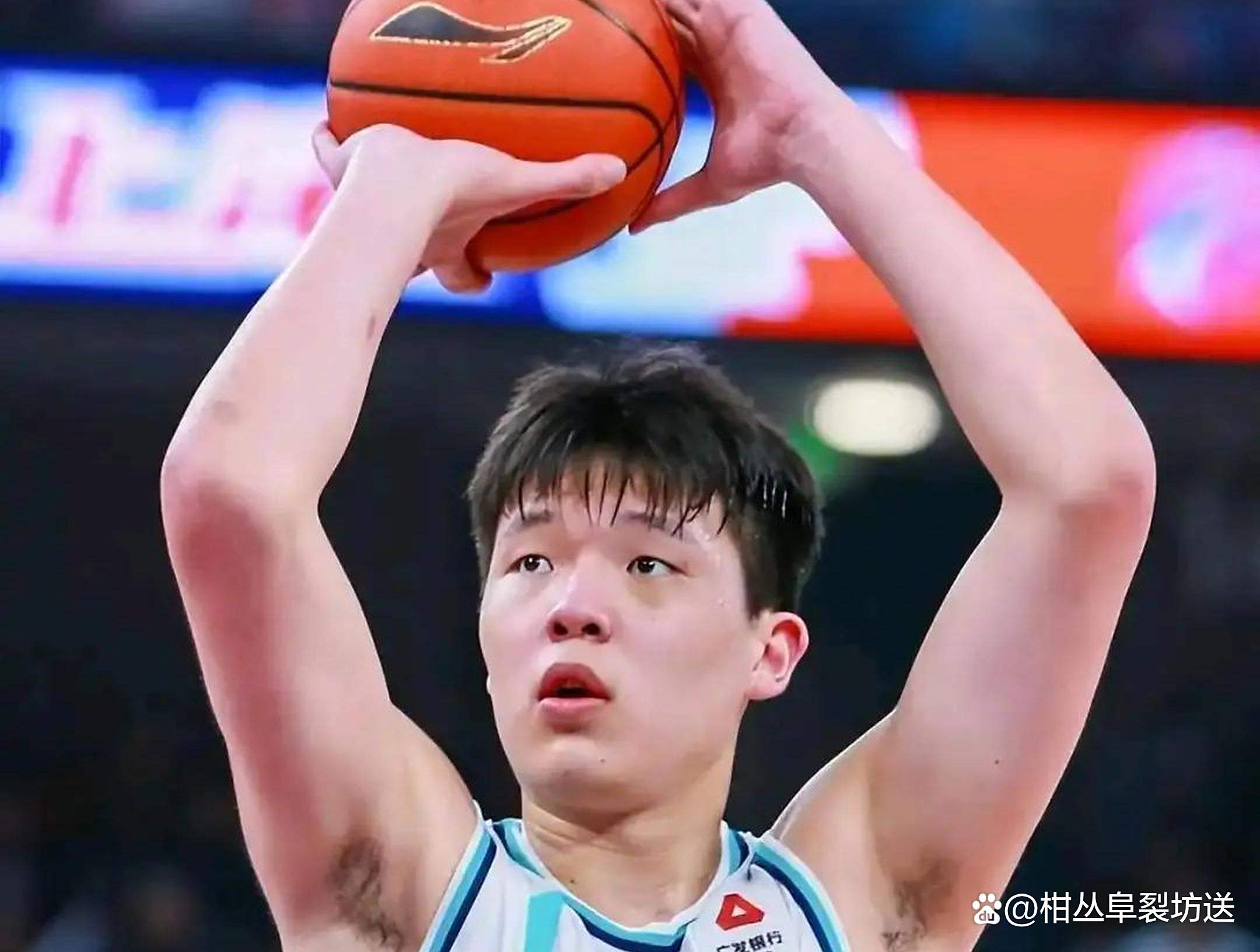 包含内蒙古男篮斩获关键胜利，继续稳住榜首的词条