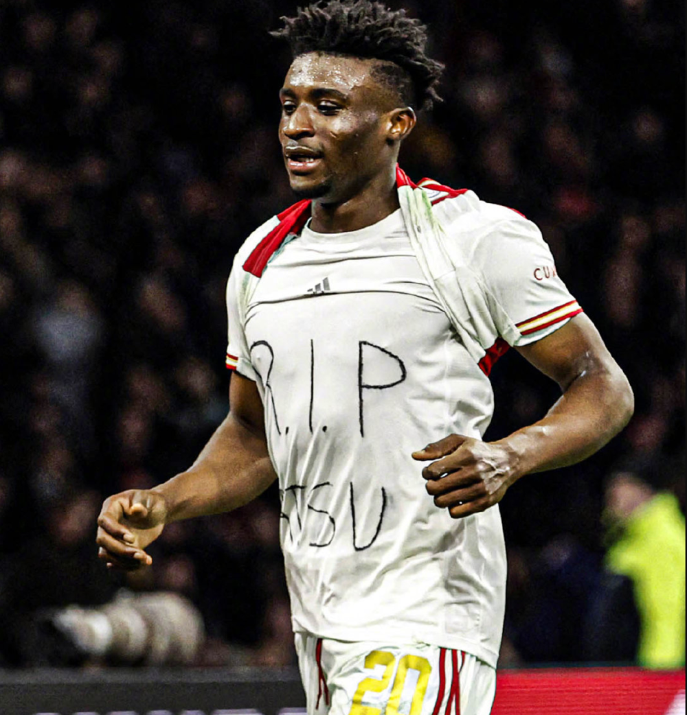 爱游戏官方入口-包含阿贾克斯中锋进球连连，为球队争取宝贵积分的词条