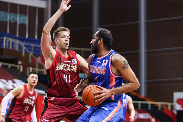 爆冷胜出！非豪强球队逆袭夺冠