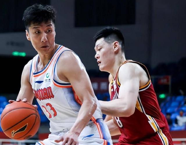 决心于球场上明显展现，胜利不容置疑的简单介绍