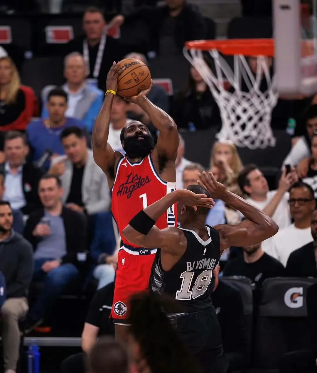 火箭凭一记绝杀球险胜湖人的简单介绍