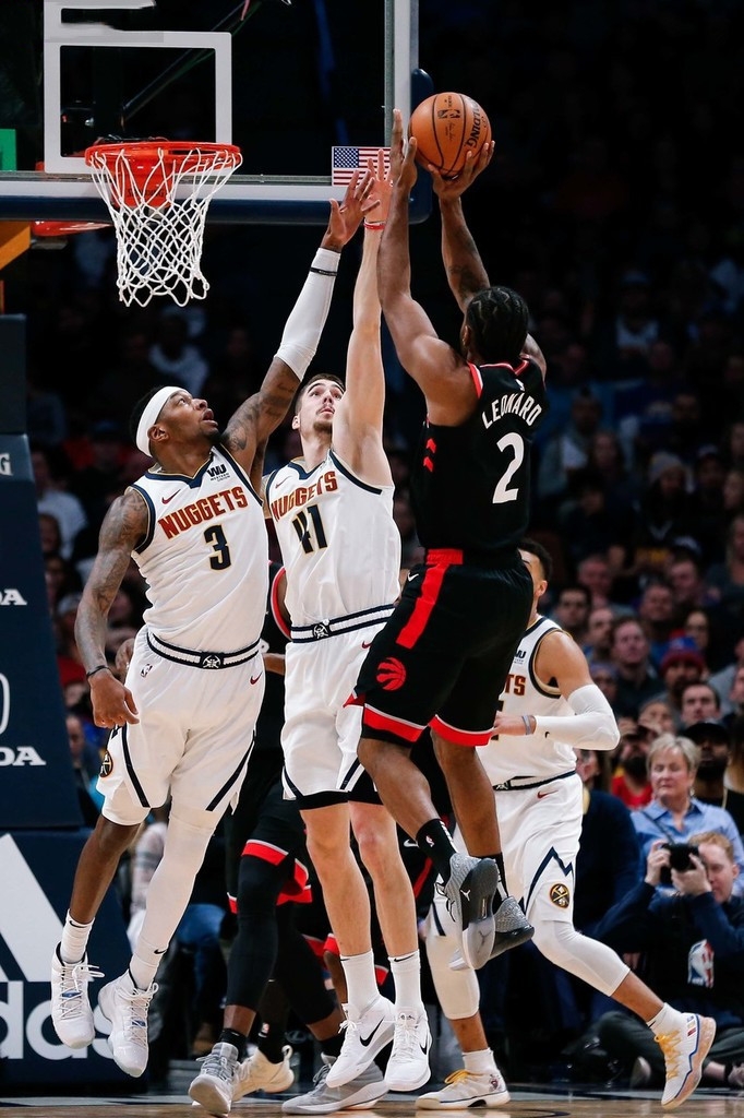 猛龙逆转掘金，稳居东部榜首位置的简单介绍