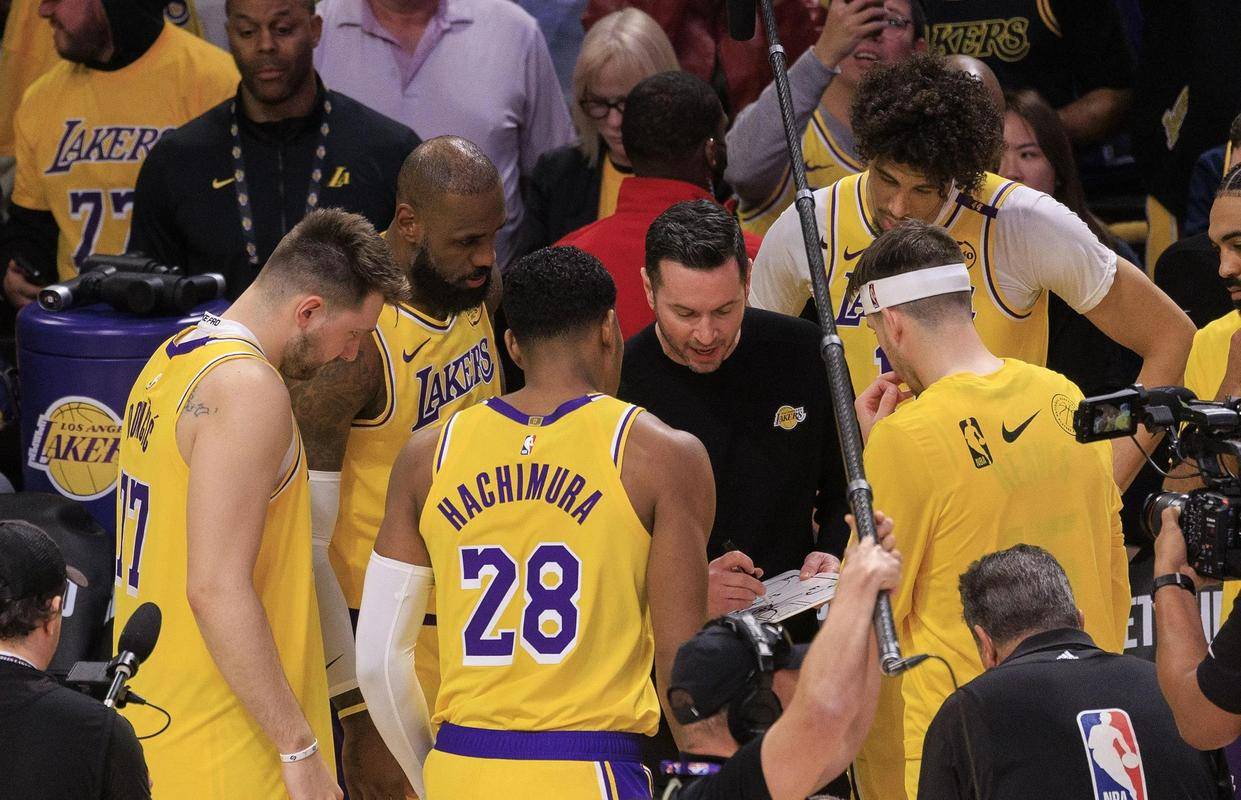 包含湖人主帅透露战术调整，球队力争再次登顶总冠军的词条