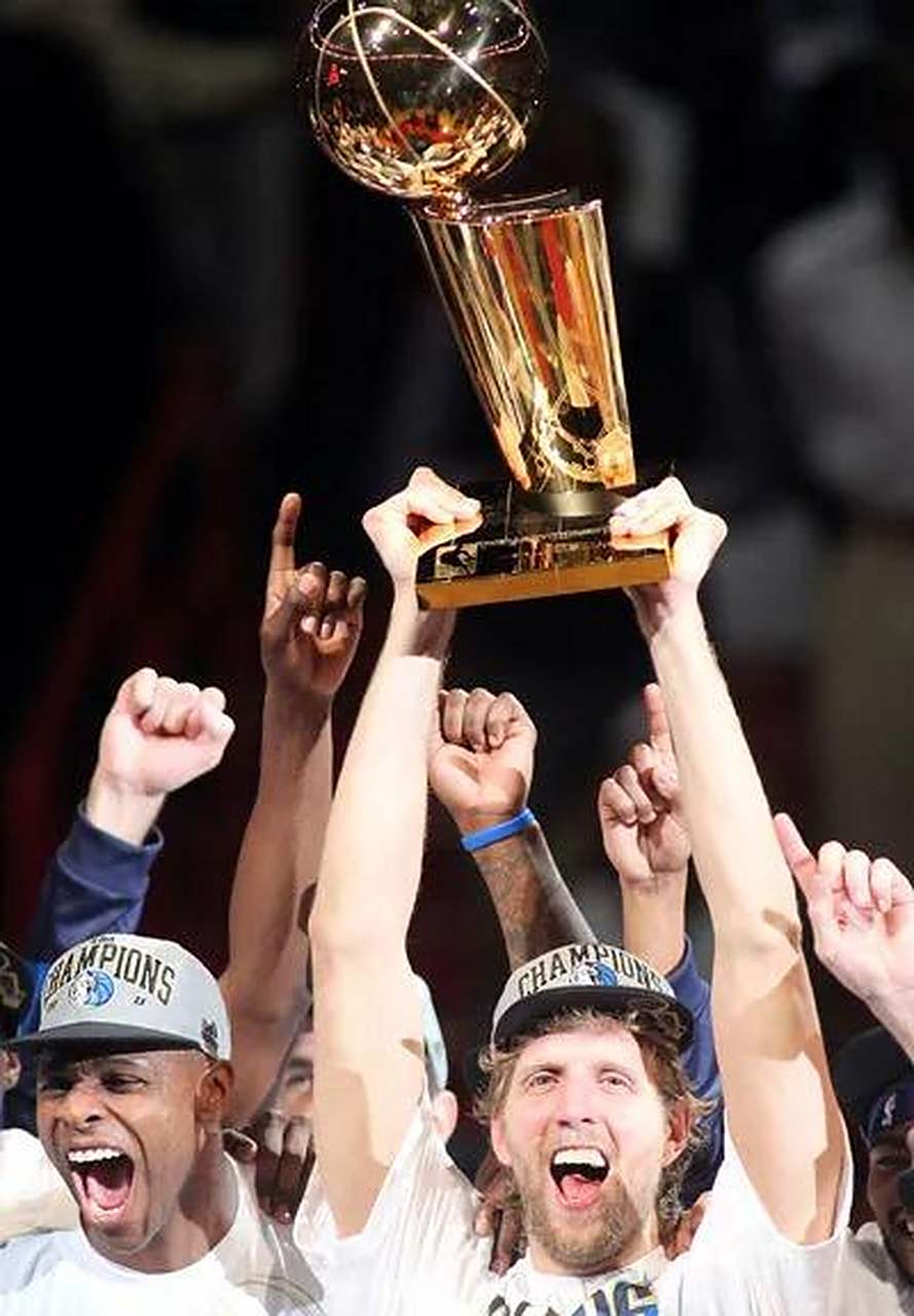 爱游戏-诺维茨基退役仪式，热火特供礼物的简单介绍