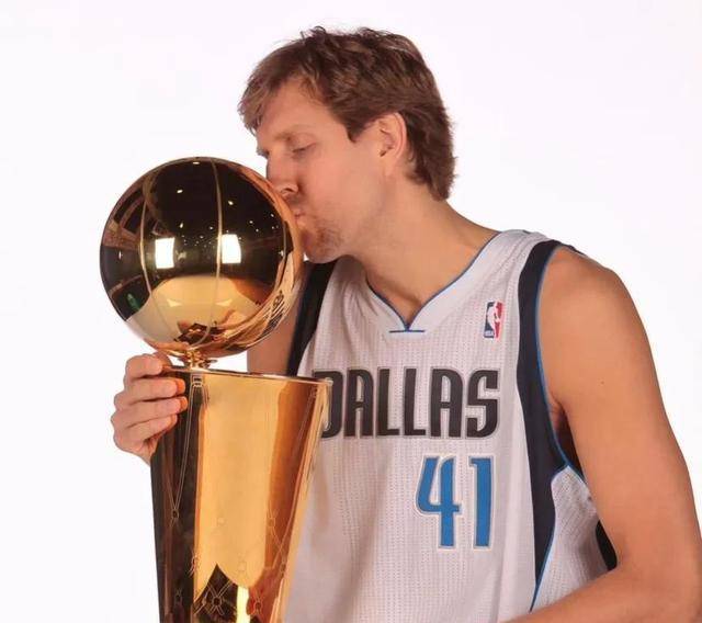 诺维茨基退役仪式，热火特供礼物的简单介绍