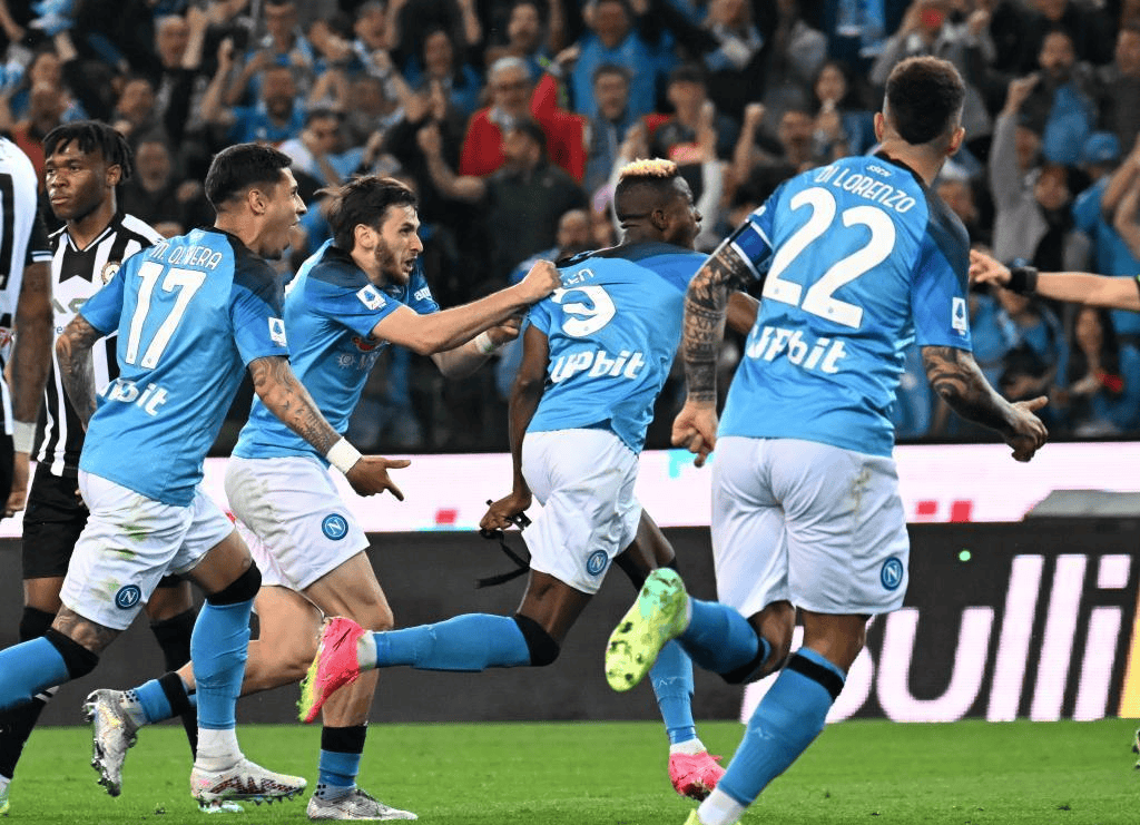 包含那不勒斯中场因伤离场，可能缺席多场比赛的词条