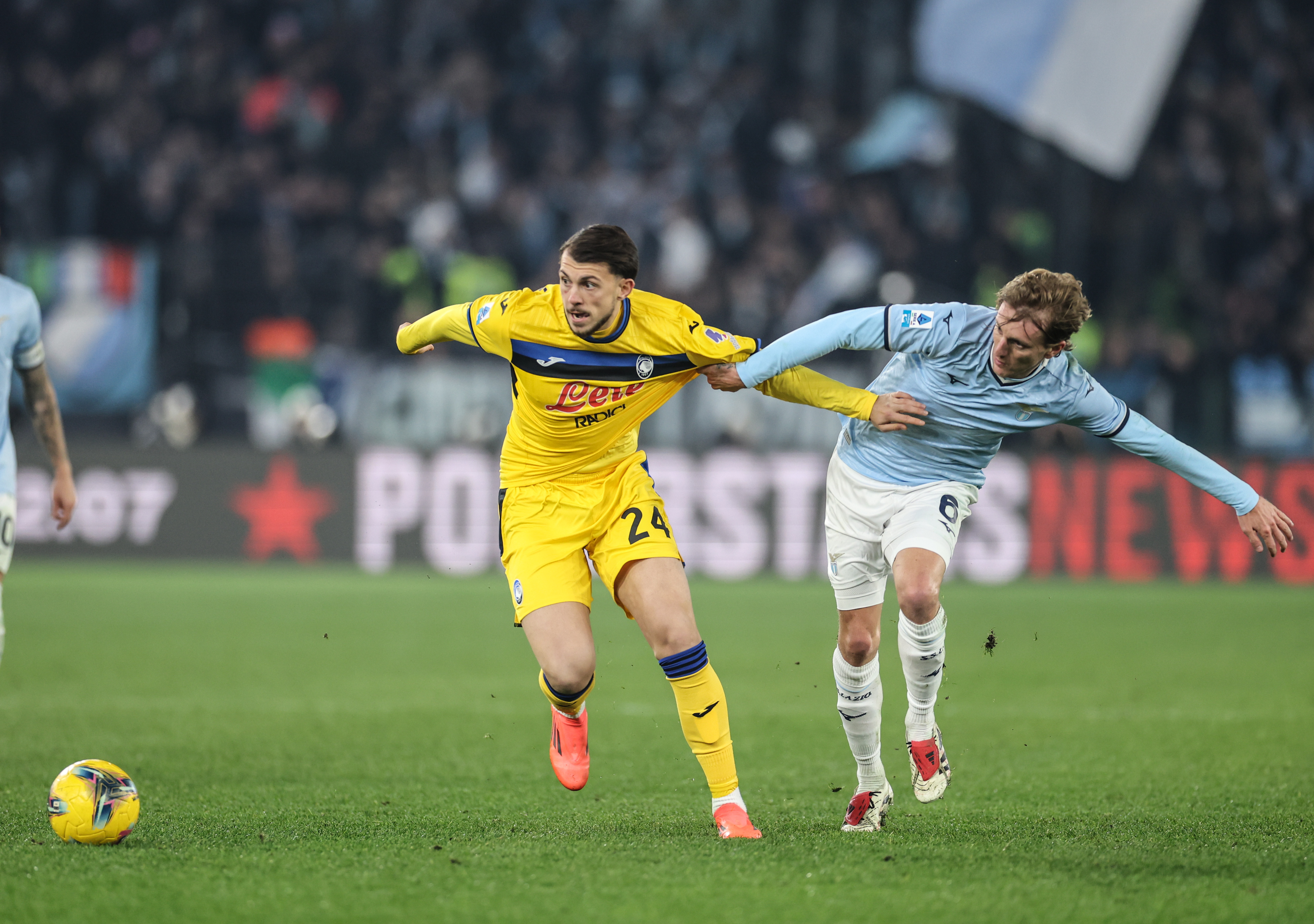 爱游戏体育平台-热血对决！球队在国际赛事中上演激烈战役