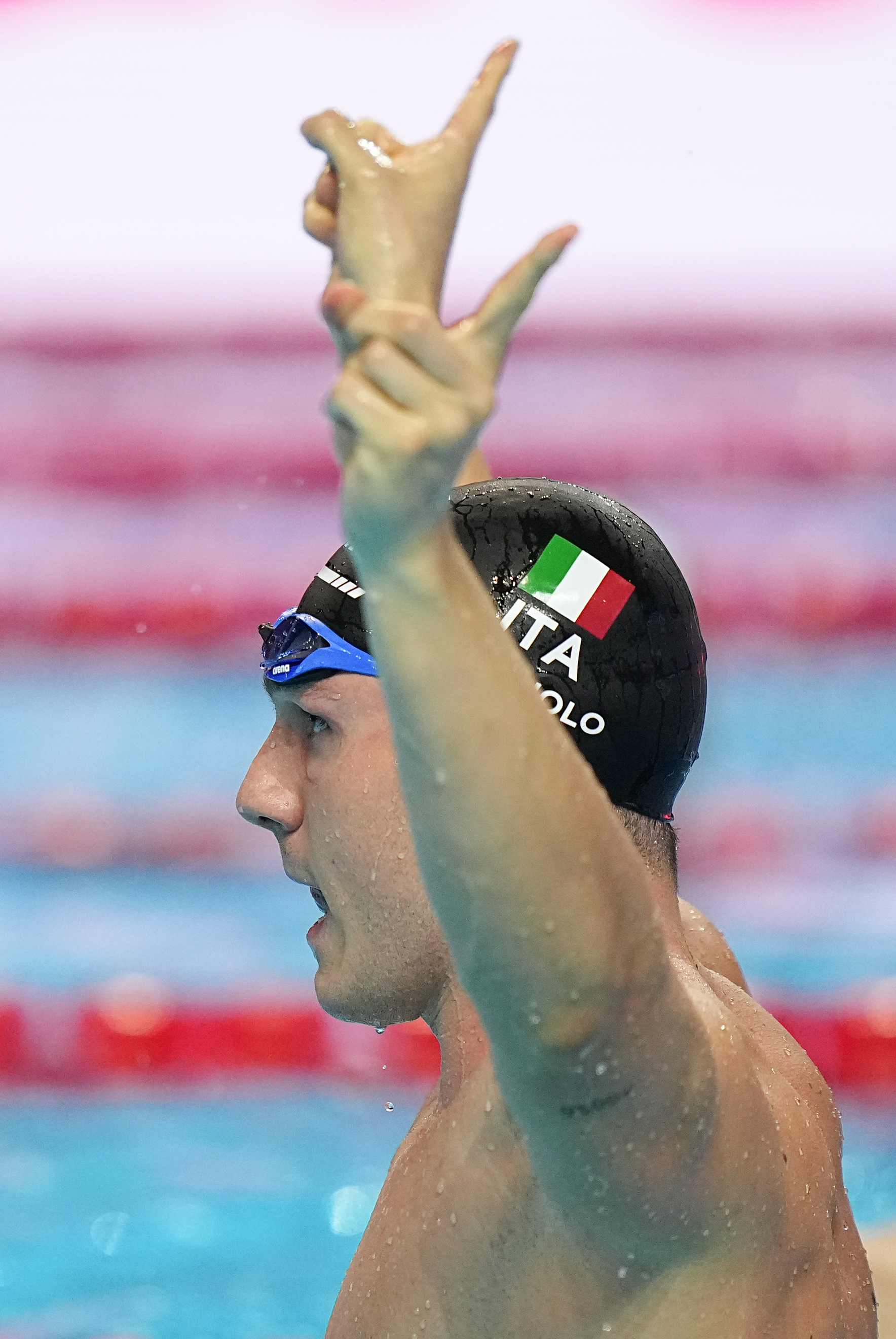 日本男子游泳队员实现意外逆袭