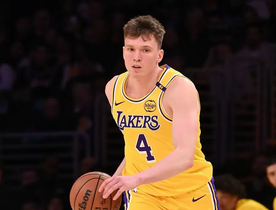 包含战术变化丛生，球员战术临界点绝对考验的词条