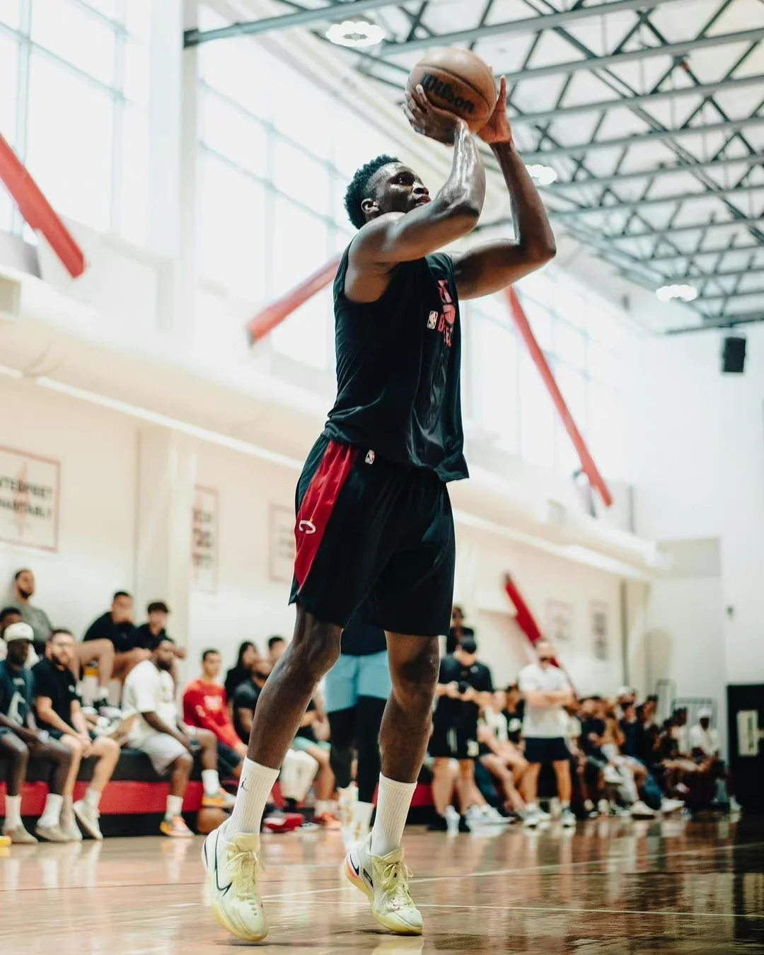 步行者球员奥拉迪波成功回归赛场 步行者球员奥拉迪波成功回归赛场