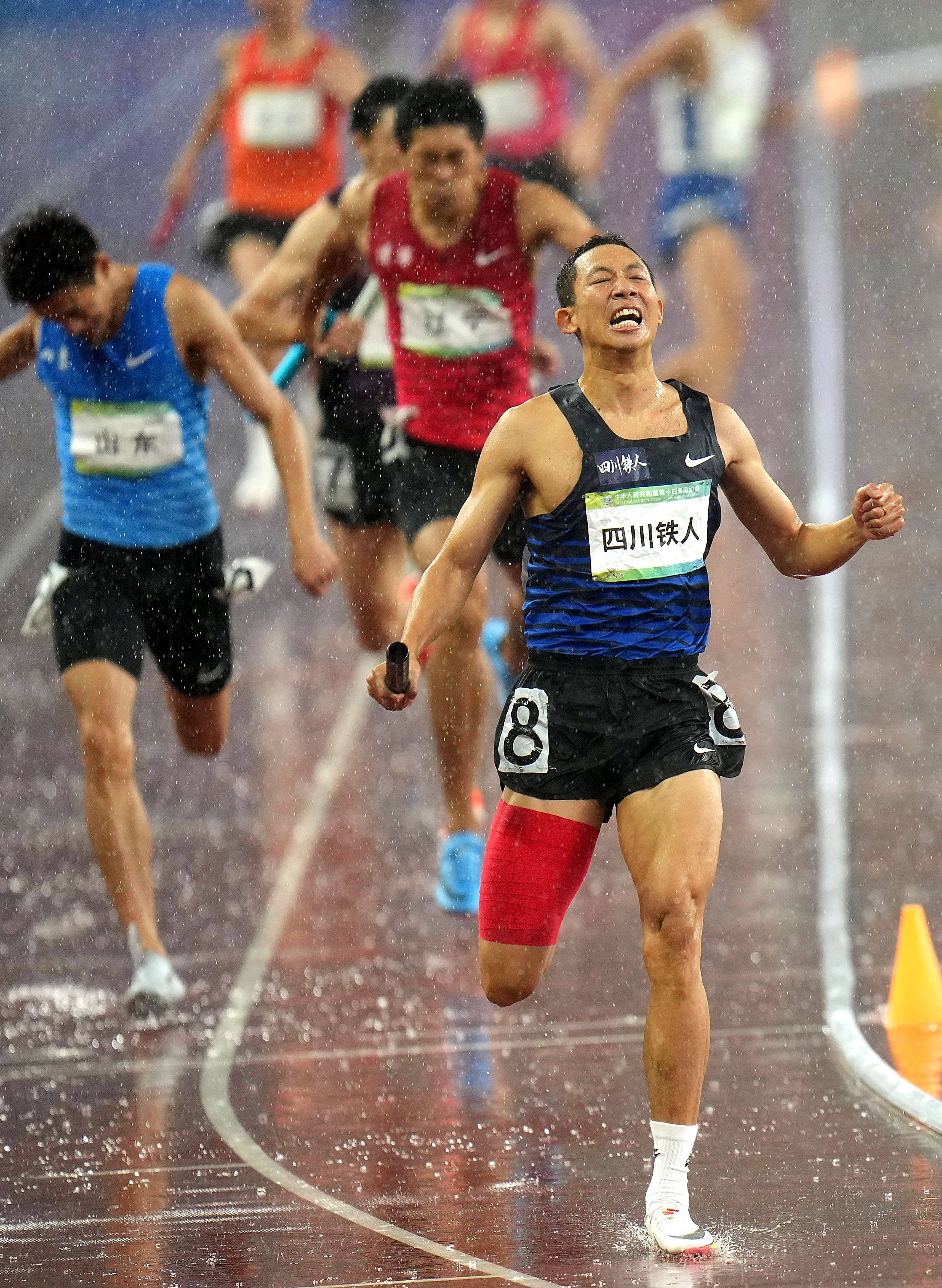 男子田径接力赛呈现中国实力