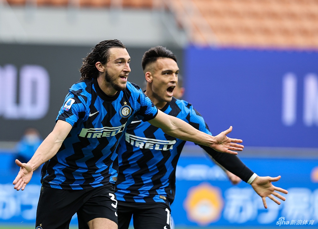 包含莱斯特城球队士气高昂，继续领先积分榜的词条